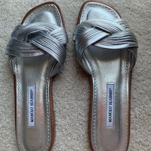 Manolo Blahnik Size 40 Metallic Knot Flat Sandal